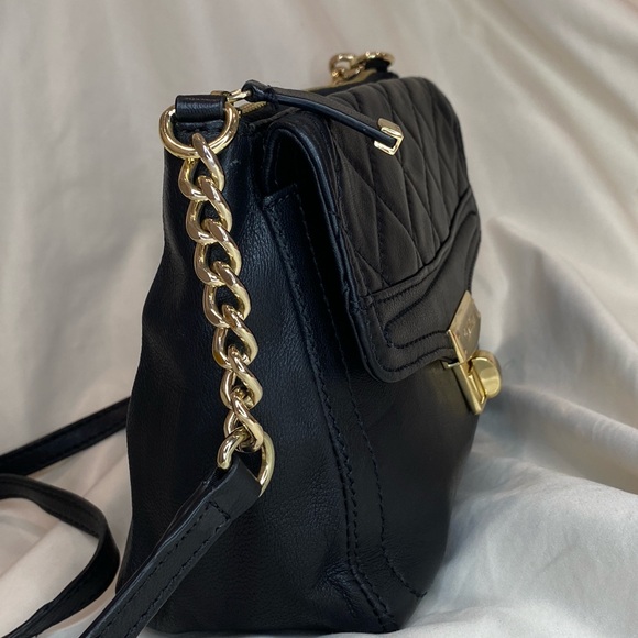 โจ Calvin Klein Quilted Crossbody Bag โจ - Picture 4 of 15